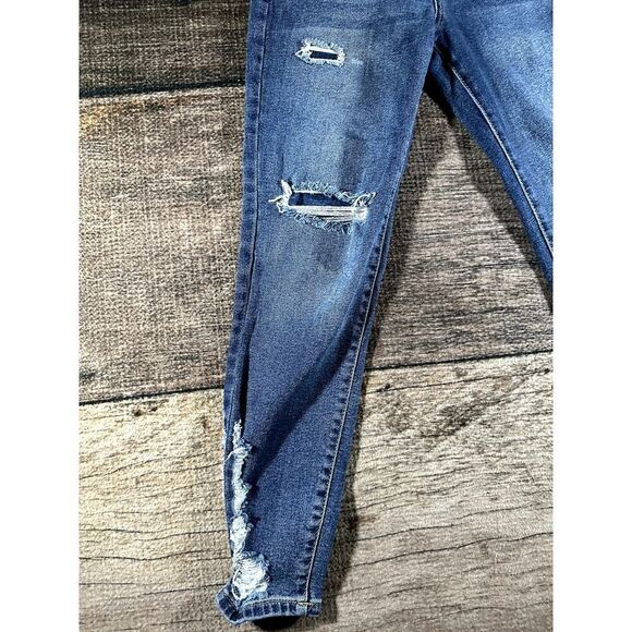 We The Free Tapered  Distressed Denim Cropped Jeans Capri Size 28 - Picture 3 of 8